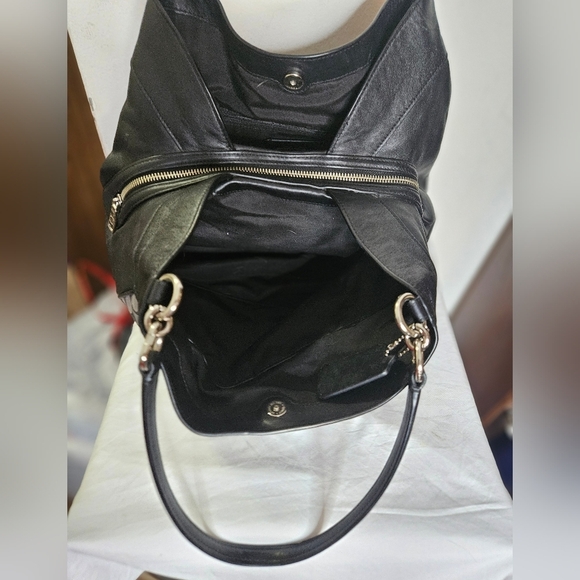 Coach Neverfull bag!!! THIS PURSE HAS SO MANY POCKETS YOU WONT KNOW WHAT TO DO - Picture 5 of 12